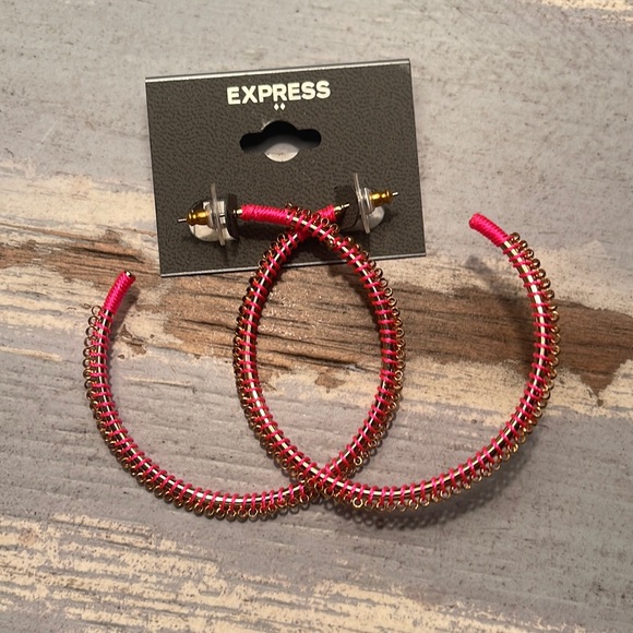 EXPRESS Big Pink/Gold Hoop Earrings NWT - Picture 2 of 4